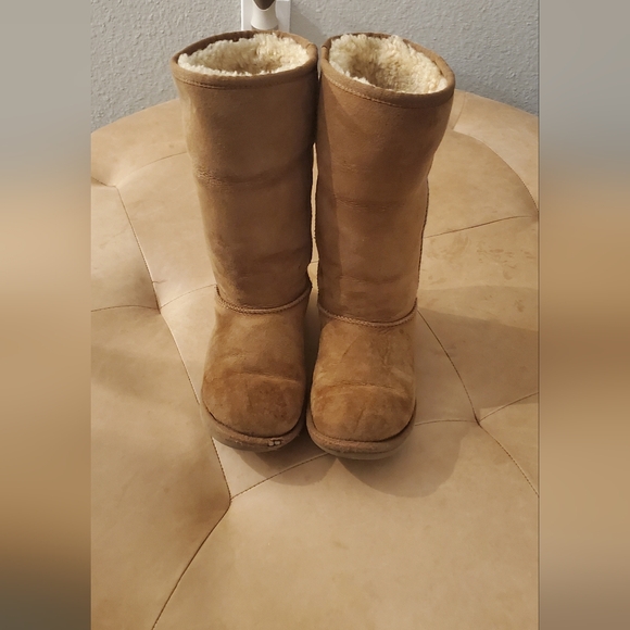 Ugg Clasic Tall Brown Color girls size 2 - Picture 1 of 6